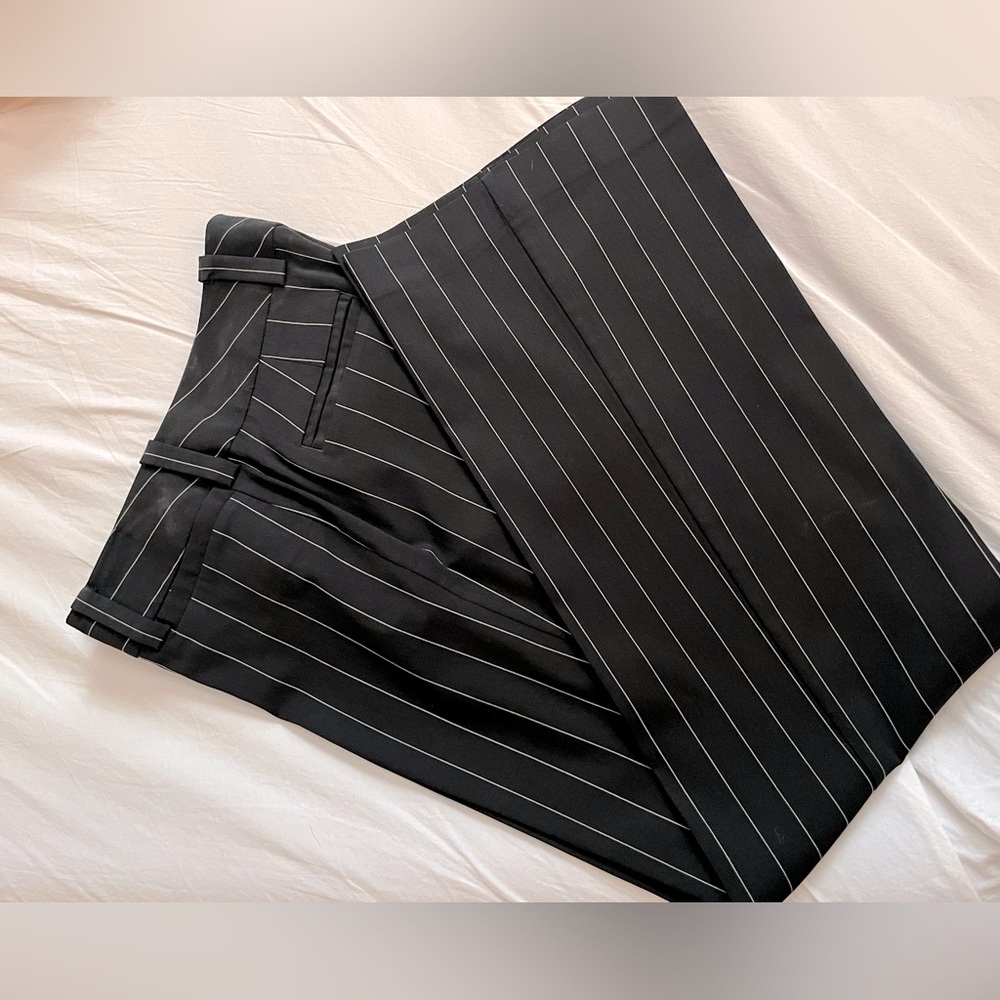 Express slacks Sz 8! Blk/white strips.33 inseam! Pants dry cleaned!
